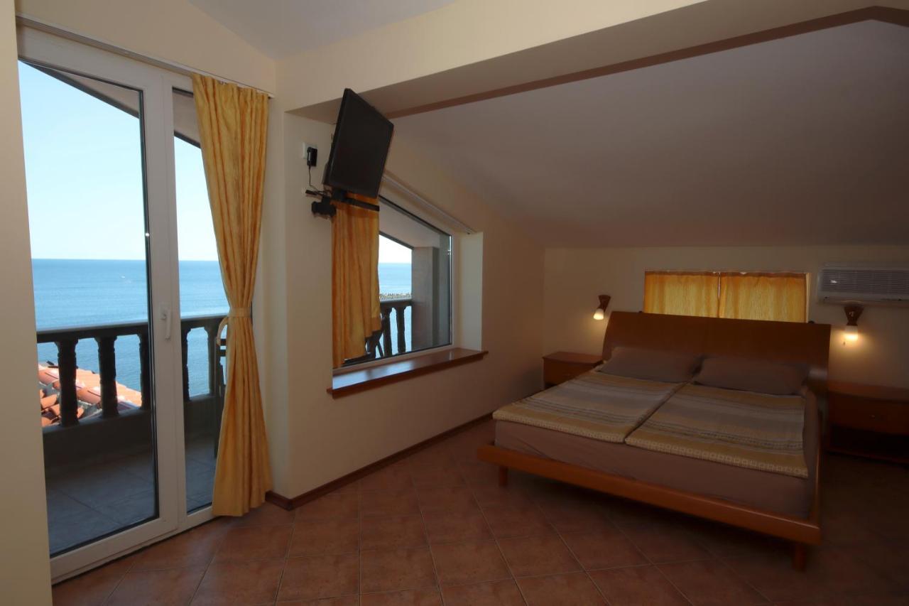 Hotel Continental Kiten  Bagian luar foto