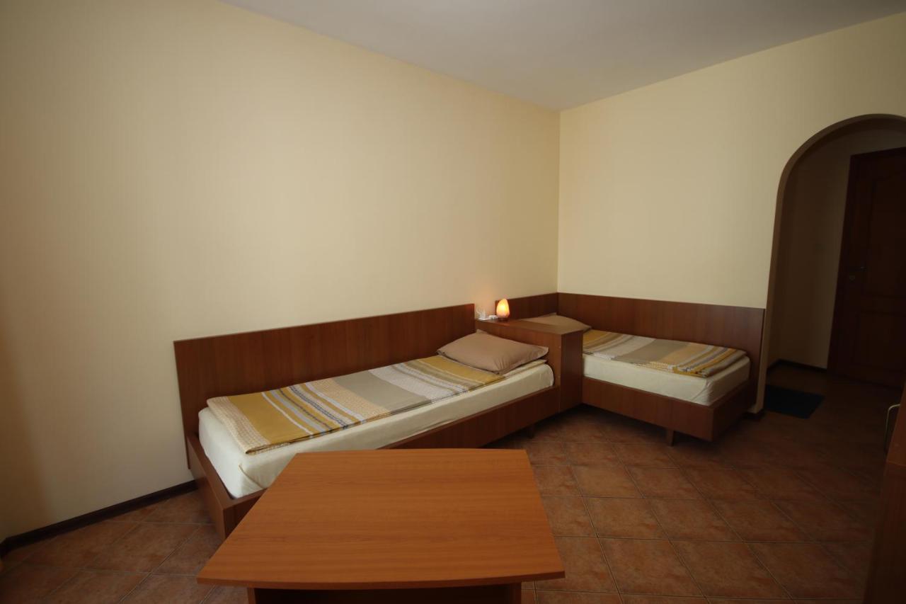 Hotel Continental Kiten  Bagian luar foto