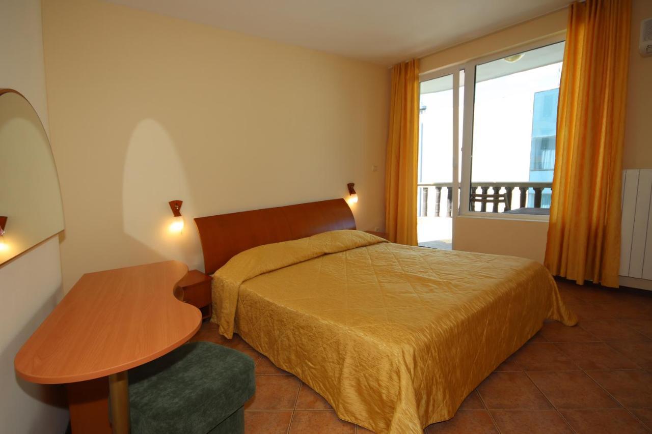 Hotel Continental Kiten  Bagian luar foto