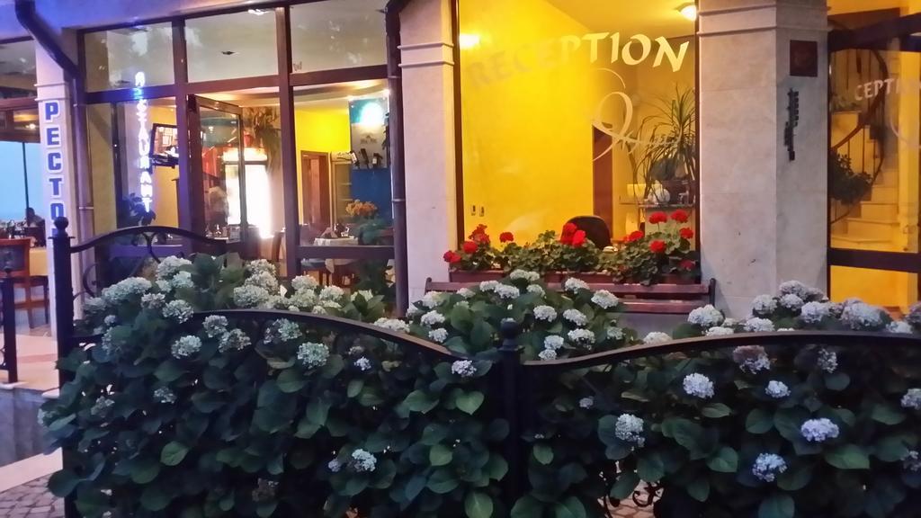 Hotel Continental Kiten  Bagian luar foto